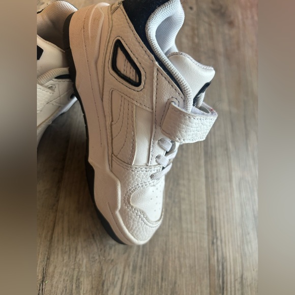 Barely worn Size 8 Toddler Pumas - Picture 3 of 4